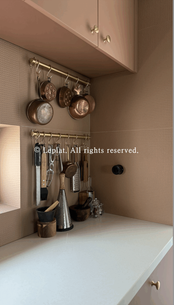 르쁠라의 부엌- 구리 몰딩 및 소스팬 