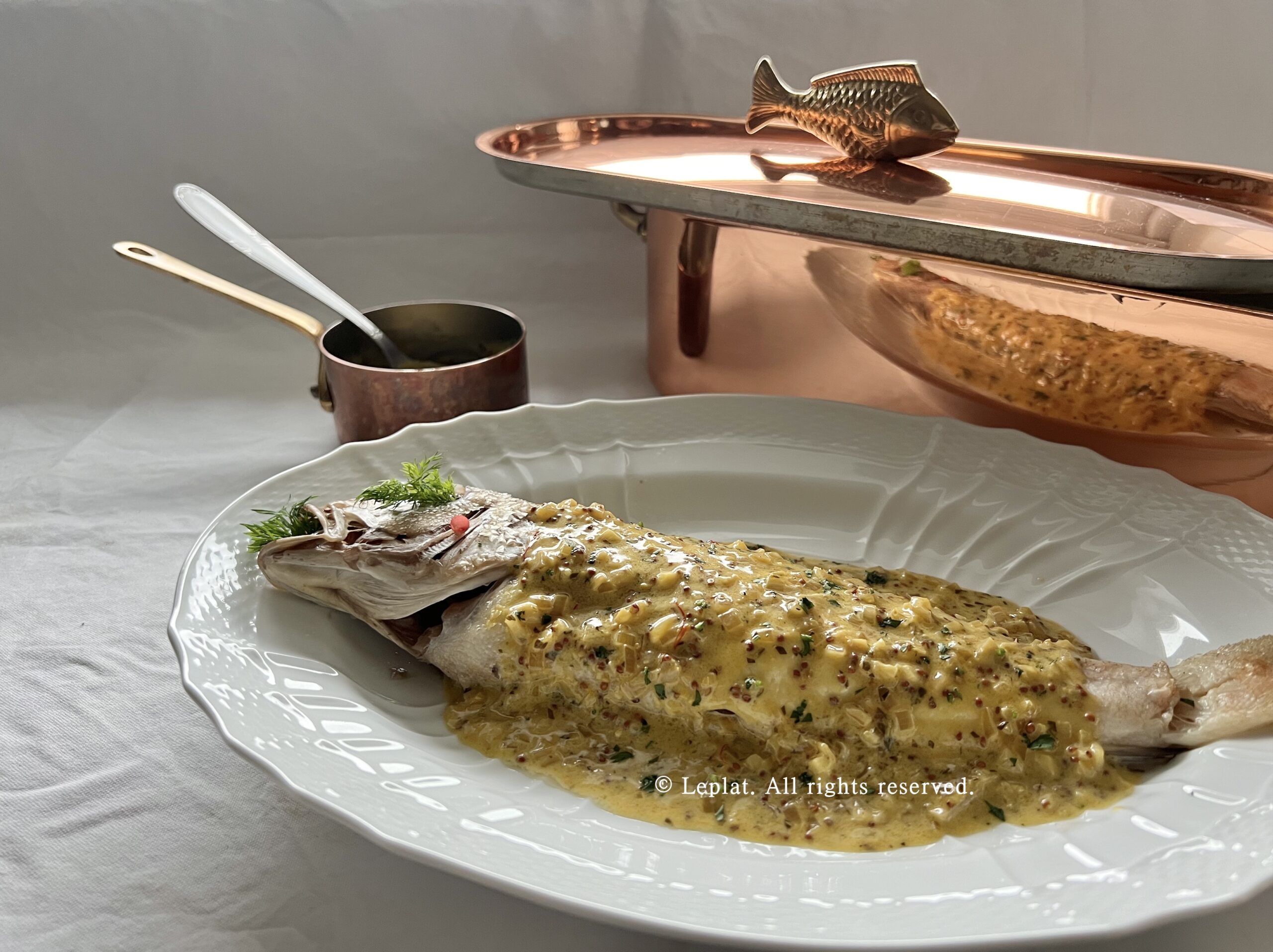 🐟 테이블 위의 예술, 구리 피시 포처를 아시나요?